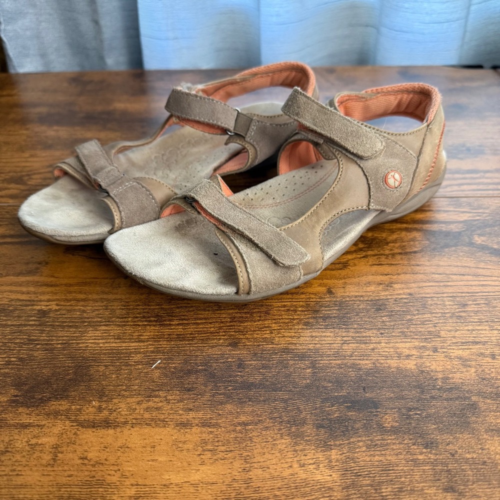 Hush Puppies Body Shoe Women 7.5 Taupe Leather Suede Walking Sandals HW05076-252